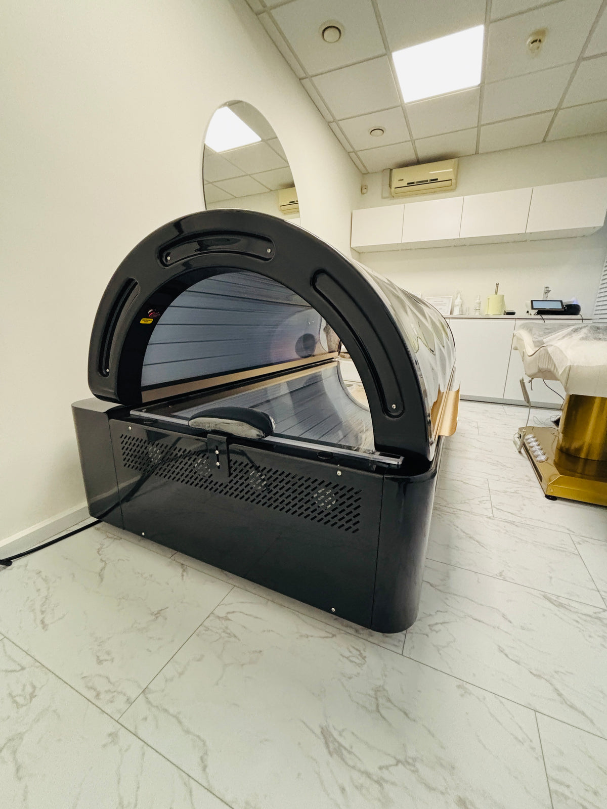 Red Light Therapy Bed LUM-R5500 — Professional Studio Grade
