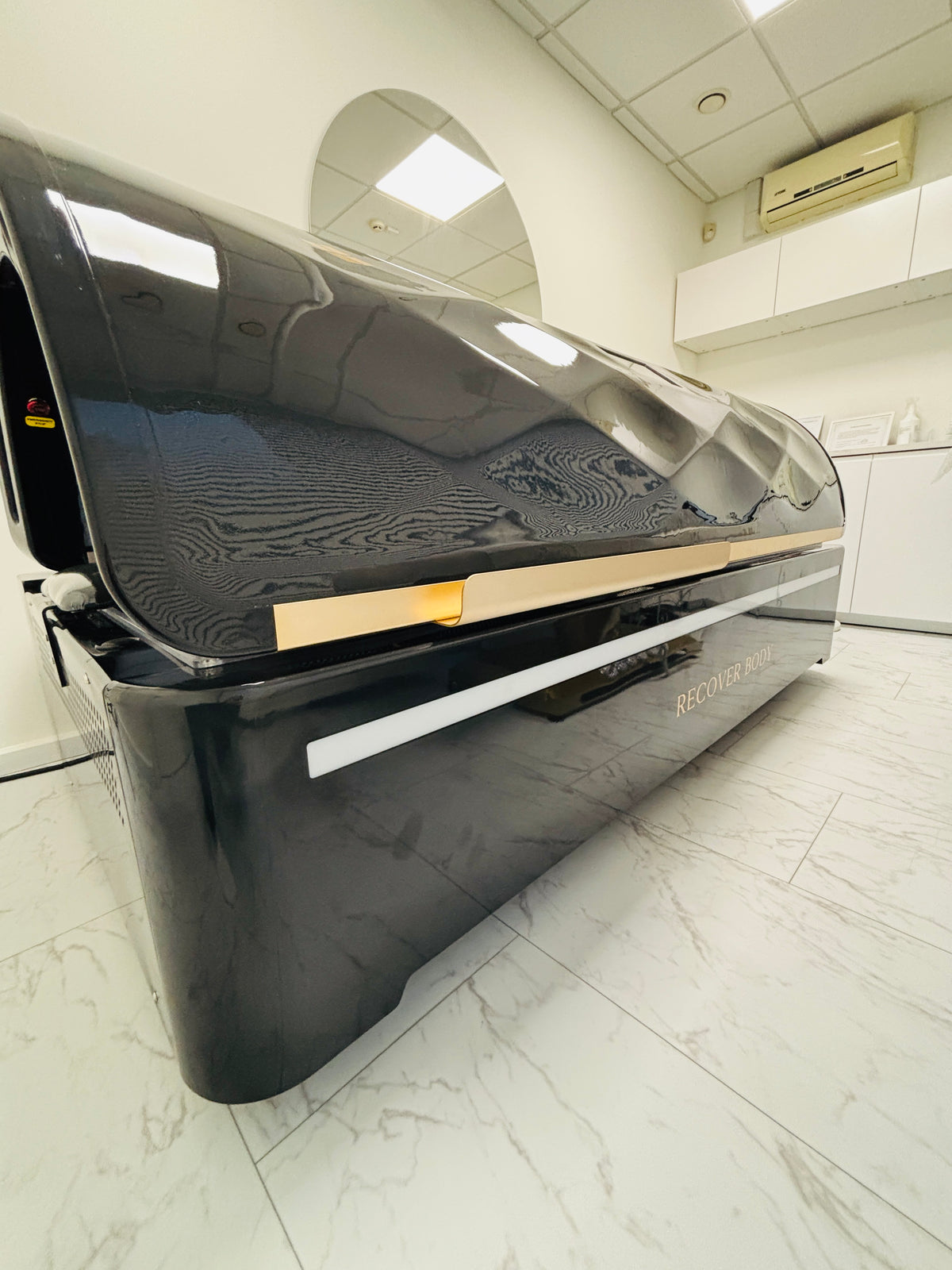 Red Light Therapy Bed LUM-R5500 — Professional Studio Grade